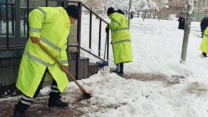 Eyyübiye’de Camiler ve Yollar Kardan Temizlendi