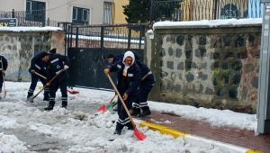 Eyyübiye’de sokak sokak kar temizliği