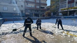 Eyyübiye Okulları Kar ve Buzdan Temizleniyor