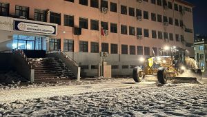 Haliliye’de Okullarda Kar Temizliği İçin Yoğun Mesai