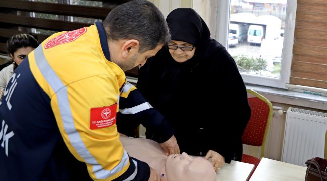 İlk Yardımda Yaş Engel Değil: 68 Yaşındaki Naciye Teyze Herkese Örnek Oldu