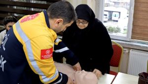 İlk Yardımda Yaş Engel Değil: 68 Yaşındaki Naciye Teyze Herkese Örnek Oldu