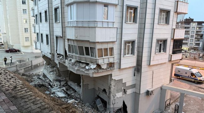 Batıkent Mahallesi'nde İstinat Duvarı Çöktü: Can Kaybı Yok