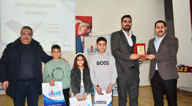 Hayrat Vakfı Siverek'te öğrencileri ödüllendirdi