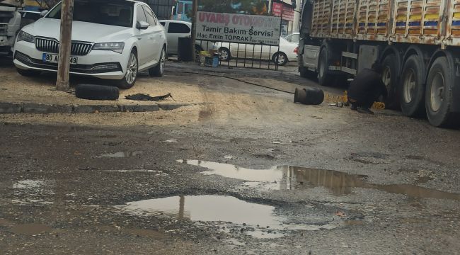 Şanlıurfa'da Yağış Sonrası Yollar Bozuldu: Vatandaşlardan Acil Müdahale Çağrısı