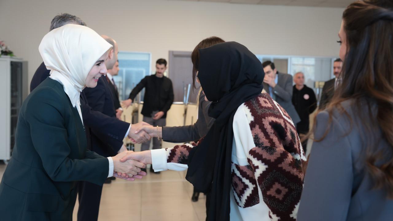 Aile ve Sosyal Hizmetler Bakanı Göktaş, Bakanlık Personeli ile Bayramlaştı