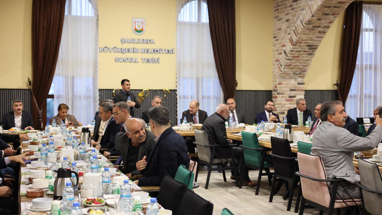 Başkan Gülpınar, İlçe Belediye Başkanları Ve Meclis Üyeleriyle İftarda Buluştu