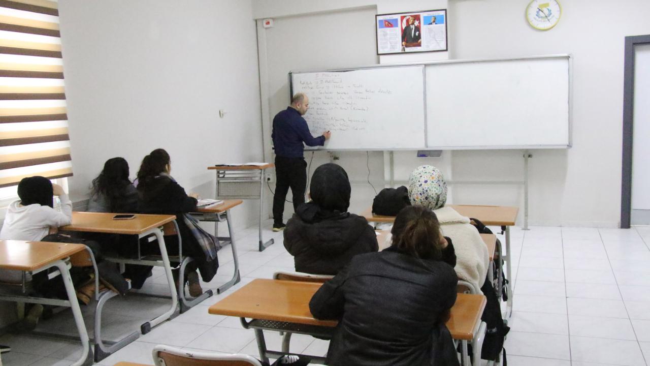 Haliliye’de Gençler Geleceğe Eğitimle Hazırlanıyor