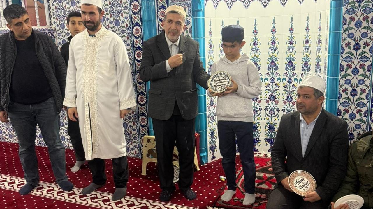 Kuran bülbüllerine plaket