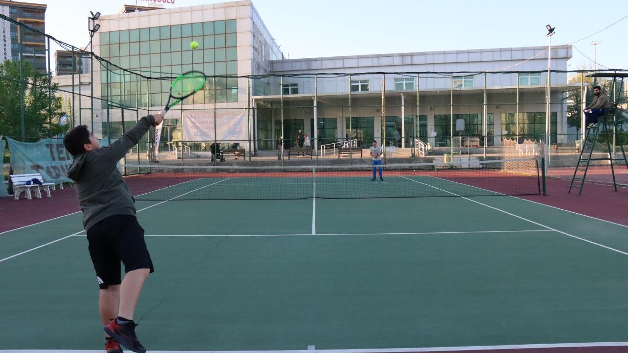 23 Nisan Tenis Turnuvası Başladı