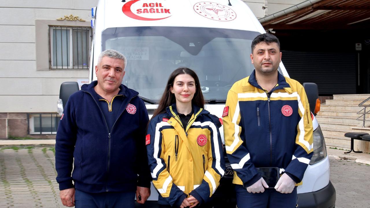 Ambulansta Mucize Doğum: Paramediklerin Zamanla Yarışı