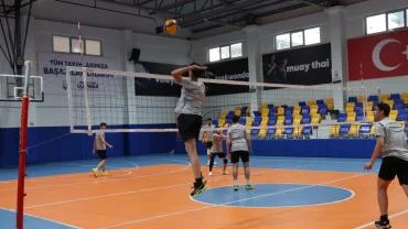 Büyükşehir Belediyesi Genç Erkekler Voleybol Takımı Çeyrek Finallere Hazırlanıyor