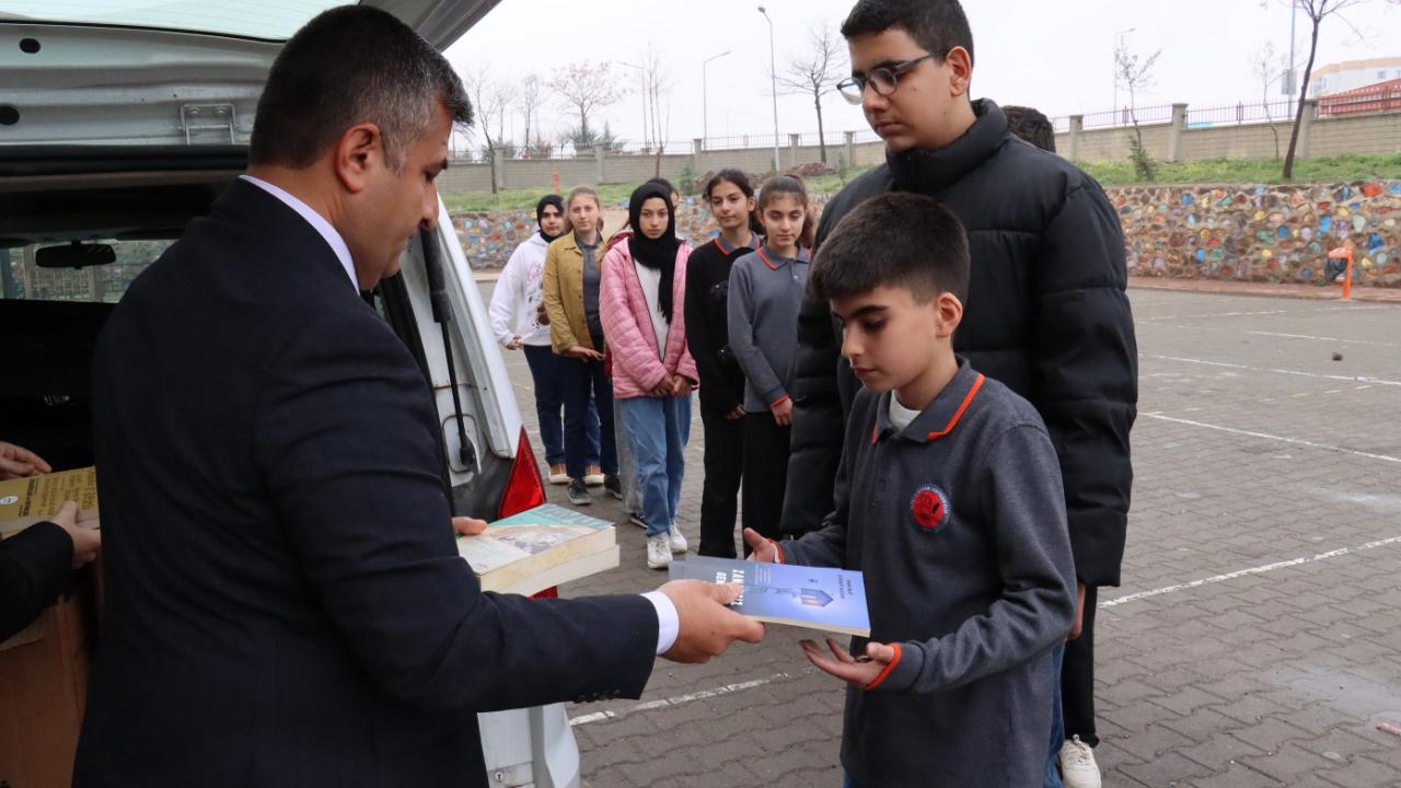 Büyükşehir’den Kütüphaneler Haftasında Kitap Okuma Etkinliği