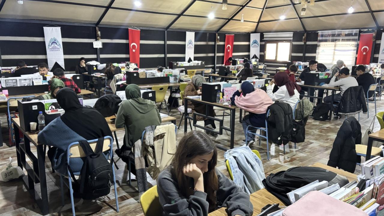 Eyyübiye’de Gençlere Eğitim Desteği: 15 Temmuz Eğitim Otağı Yoğun İlgi Görüyor