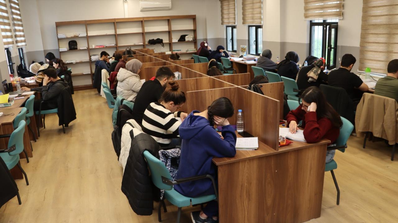 Karaköprü Belediyesinden Yks Adaylarına Tam Destek