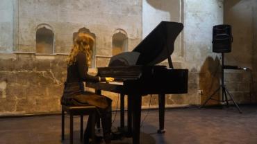 Minik Ve Genç Piyanistler Sahnede Göz Doldurdu