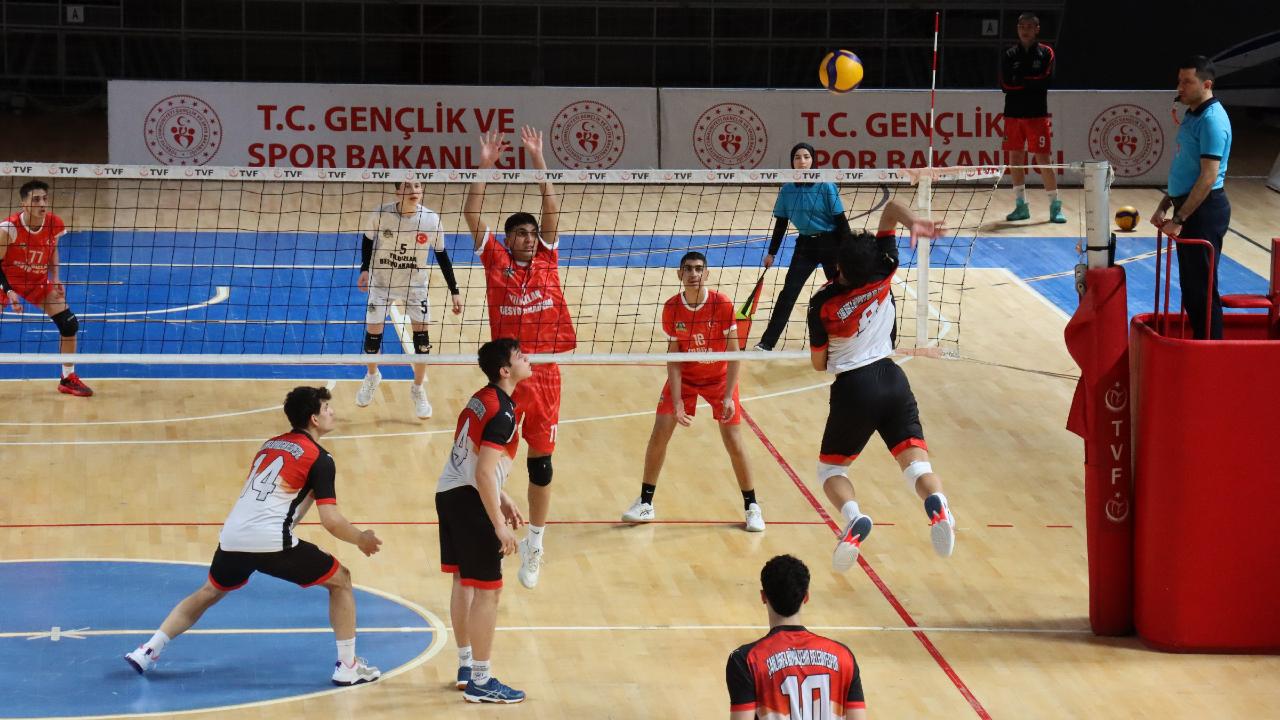 Şanlıurfa Büyükşehir Belediyesi Genç Erkekler Voleybol Takımı Yarı Finale Çıktı