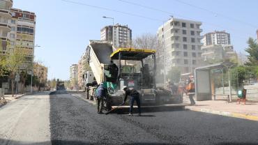 Şanlıurfa Büyükşehir Belediyesi’nden Karaköprü’de Yoğun Asfalt Mesaisi