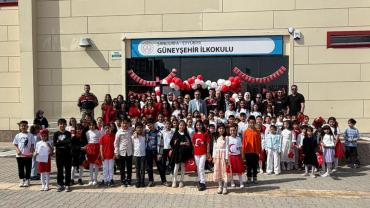 Şanlıurfa’da 23 Nisan Coşkusu: Küçük Fatma Müdürlük Koltuğuna Oturdu!