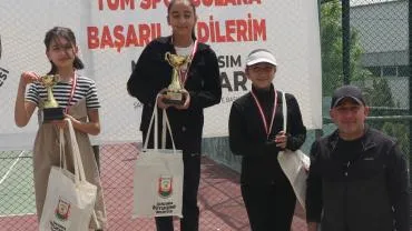 Şanlıurfa’da 23 Nisan Tenis Turnuvası Ödül Töreniyle Sona Erdi