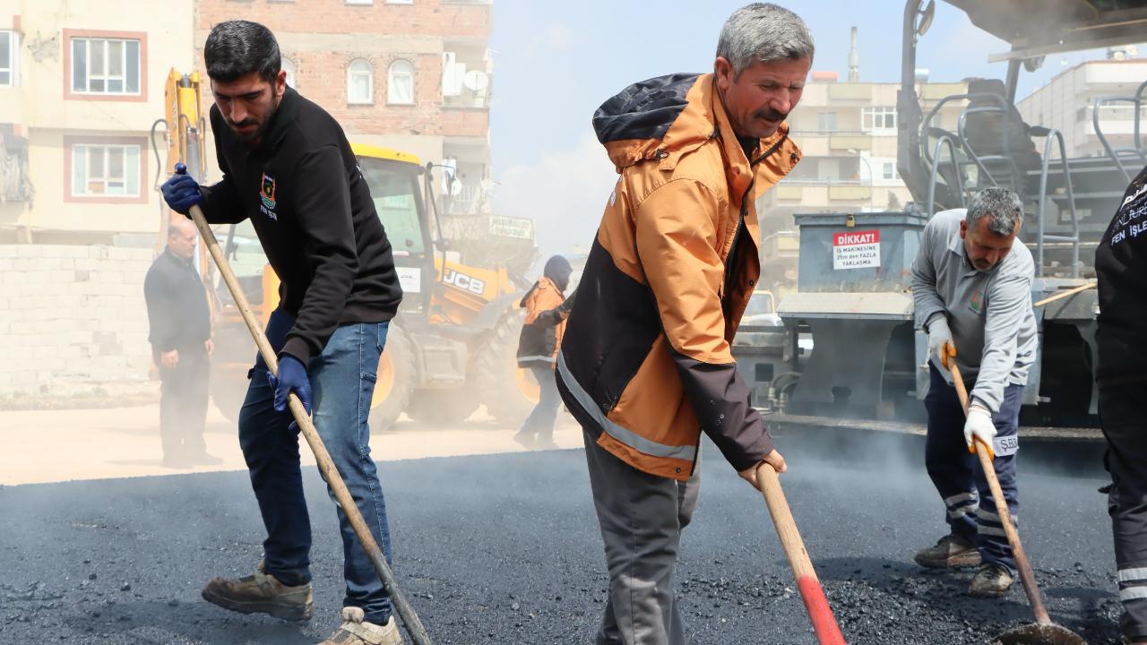 Şanlıurfa’da 25 Metrelik Yol Projesinde Asfalt Çalışmaları Başladı