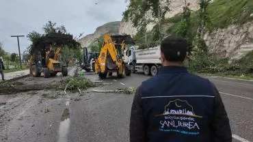 Büyükşehir, Birecik’te Afetin 3. Gününde De Sahada