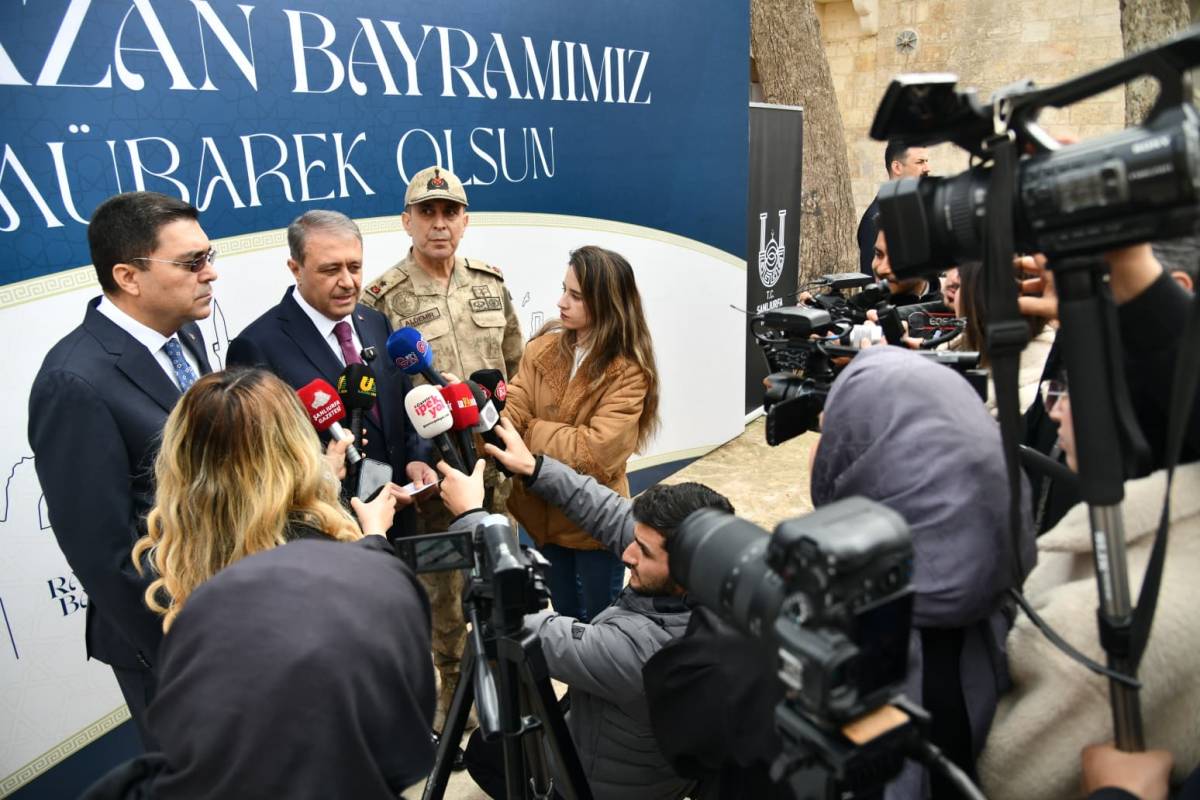 Valiliğin Bayramlaşma Programına Katılım Yoğun Oldu